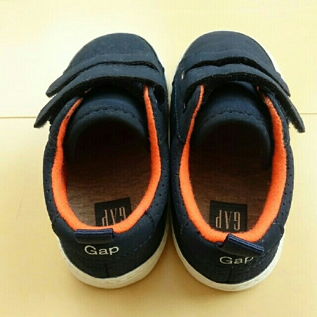 GAP Kids(ギャップキッズ)のGAPキッズ ベルクロシューズ 15㎝ キッズ/ベビー/マタニティのキッズ靴/シューズ(15cm~)(スニーカー)の商品写真