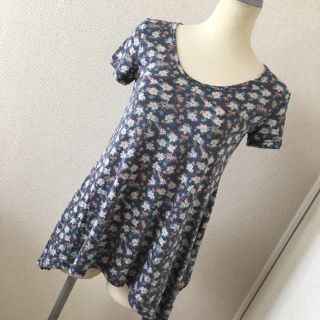 イング(INGNI)のイング 半袖花柄ティーシャツ ブルー 紺色 チュニック(Tシャツ(半袖/袖なし))