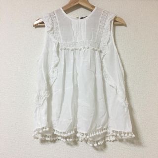 ザラ(ZARA)の【6/30削除予定】ZARA ポンポン付きレースブラウス(シャツ/ブラウス(半袖/袖なし))