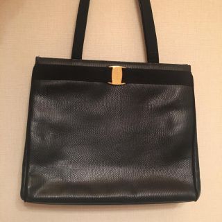 サルヴァトーレフェラガモ(Salvatore Ferragamo)の【値下げ】ヴァラリボンリザードショルダーバッグ(ショルダーバッグ)