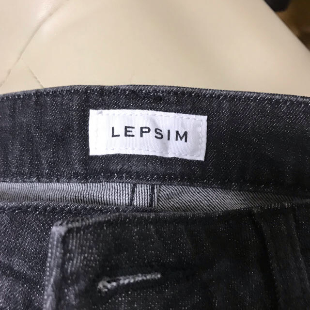 LEPSIM(レプシィム)のダメージデニムパンツ レディースのパンツ(デニム/ジーンズ)の商品写真