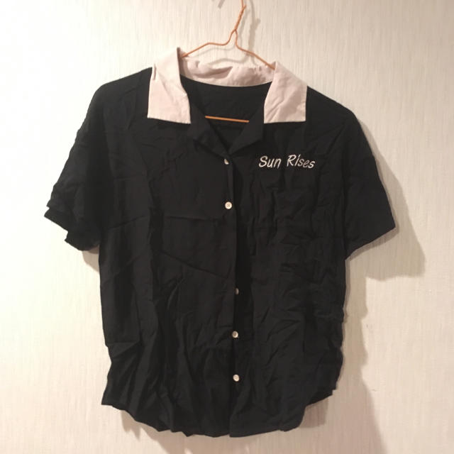 tip top(ティップトップ)のブラックシャツ レディースのトップス(シャツ/ブラウス(半袖/袖なし))の商品写真