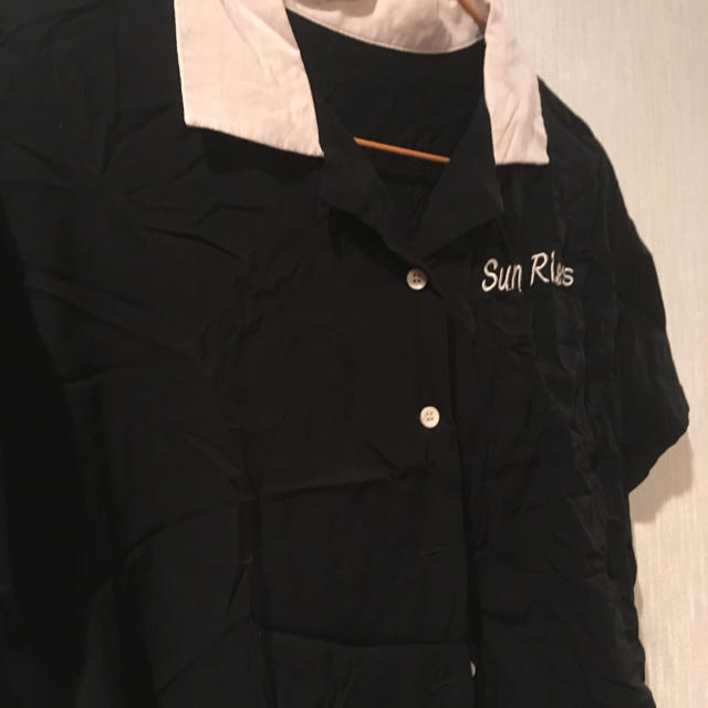 tip top(ティップトップ)のブラックシャツ レディースのトップス(シャツ/ブラウス(半袖/袖なし))の商品写真