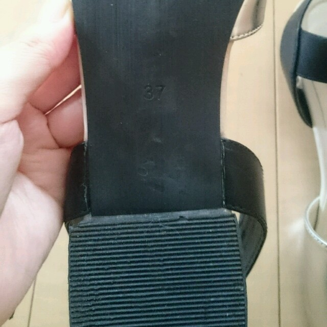 KBF(ケービーエフ)のKBF シルバーのサンダル レディースの靴/シューズ(サンダル)の商品写真