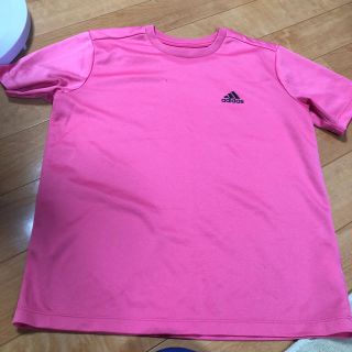 アディダス(adidas)のadidas Tシャツ(Tシャツ/カットソー)