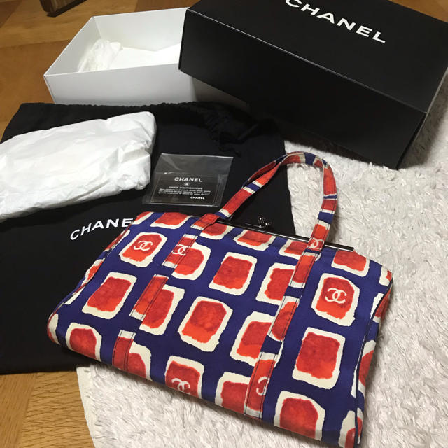 注目のブランド CHANEL - ロゴロゴデザインバッグ、国内購入シール有 シャネル 希少CHANEL 限定値下げ ハンドバッグ