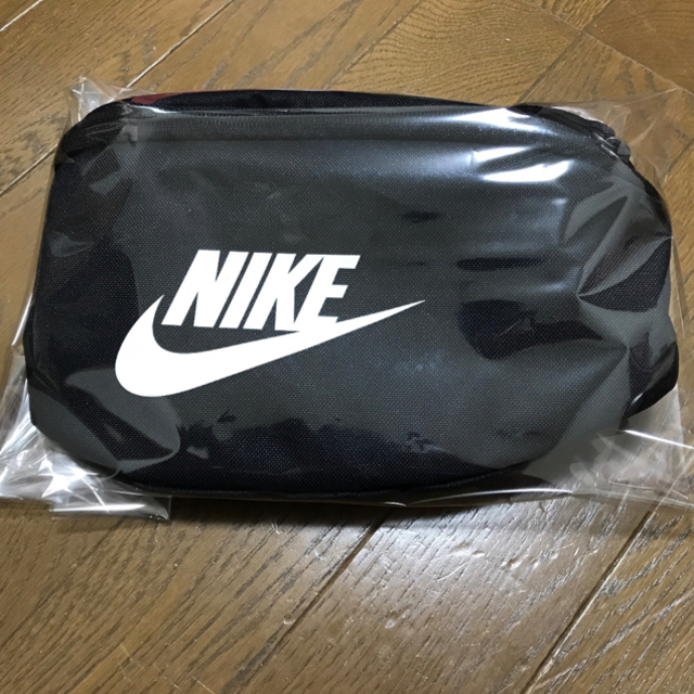 NIKE(ナイキ)の【国内正規品】Nike(ナイキ) ポシェット ボディバッグ 肩掛け ブラック メンズのバッグ(ショルダーバッグ)の商品写真