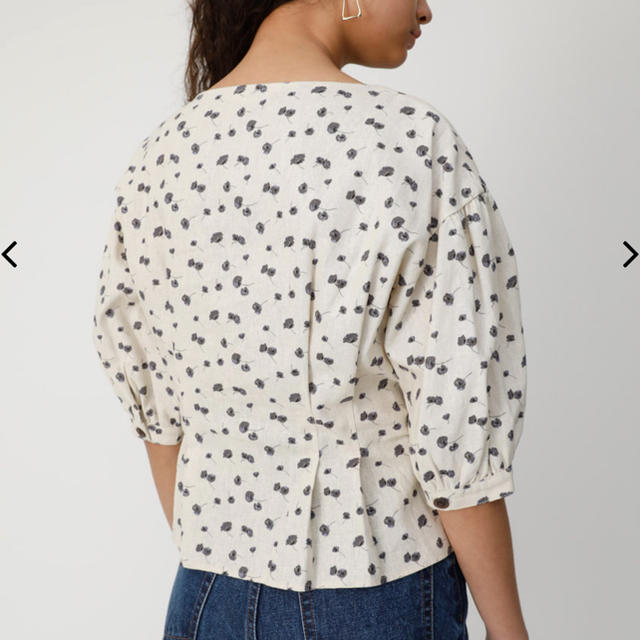 moussy(マウジー)のTINY Flower ブラウス 新品未使用 レディースのトップス(シャツ/ブラウス(半袖/袖なし))の商品写真