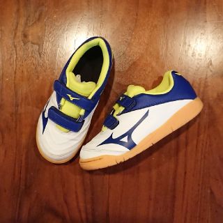 ミズノ(MIZUNO)の美品！ミズノ フットサルシューズ 18cm REBULA 2   サッカー(シューズ)