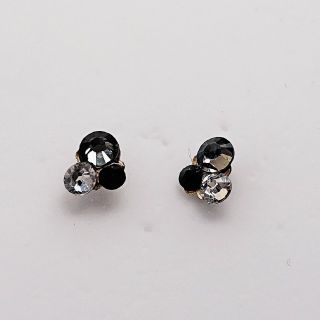 スワロフスキー(SWAROVSKI)のスワロフスキー  三色ピアス(ピアス)