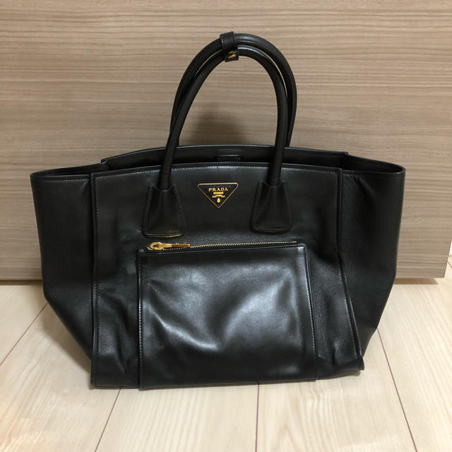 PRADA 牛革 レザー バッグ