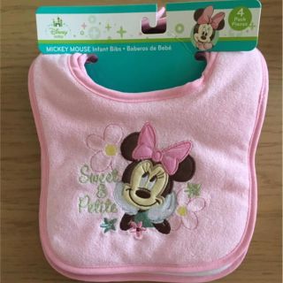 ディズニー(Disney)の新品未使用✳︎ミニー スタイ 4枚セット(ベビースタイ/よだれかけ)