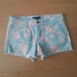 フォーエバートゥエンティーワン(FOREVER 21)の【再出品】花柄ショーパン♪(ショートパンツ)