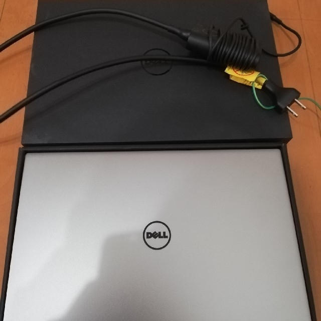 DELL デル　UltraBook XPS13 9350 i7 QHD+