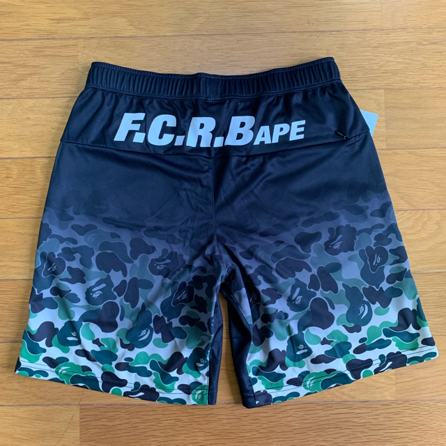 A BATHING APE(アベイシングエイプ)の新品 S BAPE × F.C.R.B. FCRB GAME SHORTS  メンズのパンツ(ショートパンツ)の商品写真