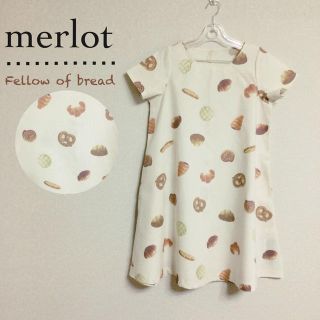 メルロー(merlot)のメルロー ぱんのなかまAラインワンピース(ひざ丈ワンピース)