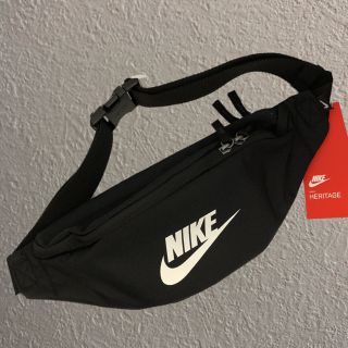 ナイキ(NIKE)の【NIKE】ヘリテージヒップバッグ ブラック 新品未使用(ボディバッグ/ウエストポーチ)