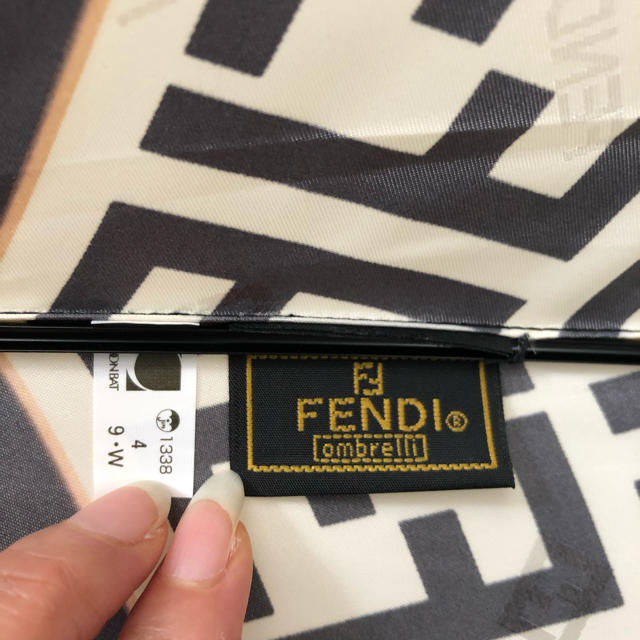FENDI(フェンディ)の新品未使用品FENDIフェンディ傘 レディースのファッション小物(傘)の商品写真