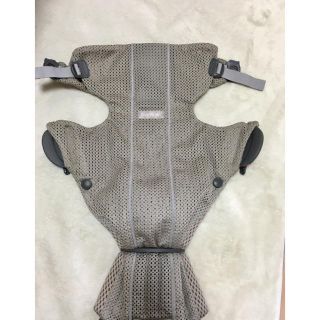 ベビービョルン(BABYBJORN)のベビービョルン 抱っこ紐 MINI メッシュ(抱っこひも/おんぶひも)