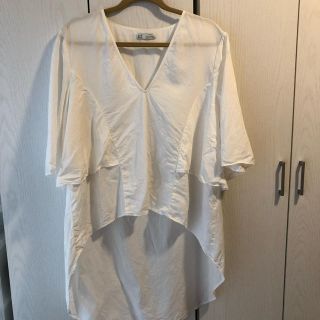 ザラ(ZARA)のZARA アシンメトリー トップス ホワイト(カットソー(半袖/袖なし))