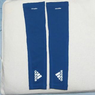 アディダス(adidas)のadidas アームカバー ブルー(トレーニング用品)