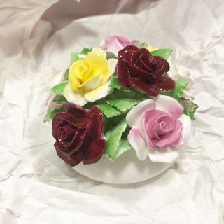 ロイヤルドルトン(Royal Doulton)の未使用新品☆箱あり☆ロイヤルドルトンRoyal Doulton 陶花(置物)