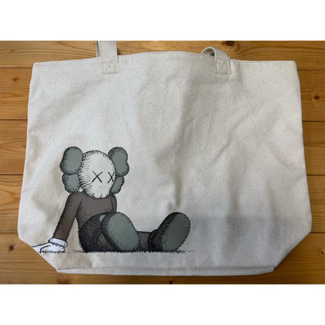 UNIQLO(ユニクロ)のKAWS メンズのバッグ(トートバッグ)の商品写真