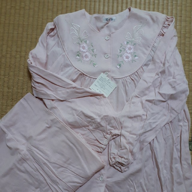 薄手　長袖　パジャマ レディースのルームウェア/パジャマ(パジャマ)の商品写真