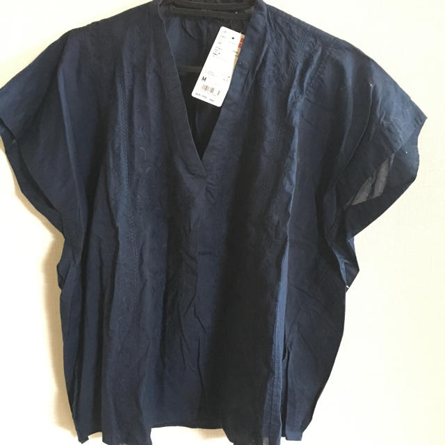 UNIQLO(ユニクロ)の新品 ユニクロ 半袖ブラウス M レディースのトップス(シャツ/ブラウス(半袖/袖なし))の商品写真