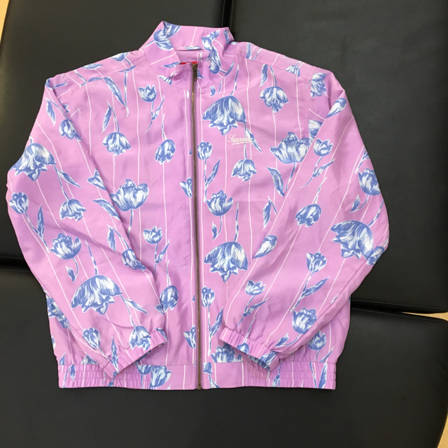 Supreme(シュプリーム)の国内正規品 Supreme Floral Silk Track JKT 紫 L メンズのジャケット/アウター(ブルゾン)の商品写真