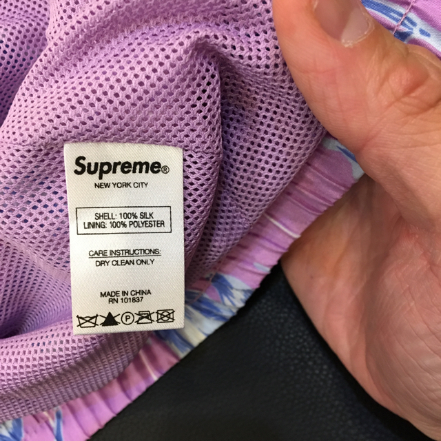 Supreme(シュプリーム)の国内正規品 Supreme Floral Silk Track JKT 紫 L メンズのジャケット/アウター(ブルゾン)の商品写真