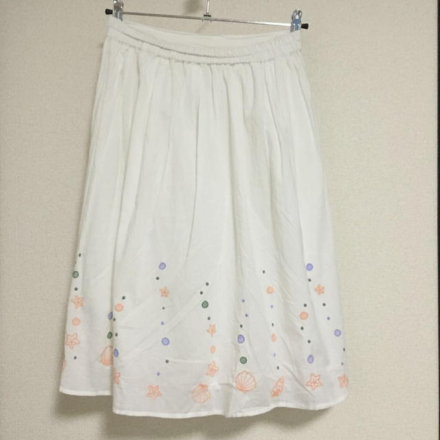 SM2(サマンサモスモス)のSM2 刺繍スカート レディースのスカート(ひざ丈スカート)の商品写真