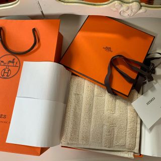 エルメス(Hermes)のエルメス タオルハンカチ ベージュ(ハンカチ)