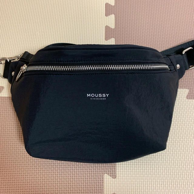 moussy(マウジー)のmoussy ウエストポーチ 黒 レディースのバッグ(ボディバッグ/ウエストポーチ)の商品写真
