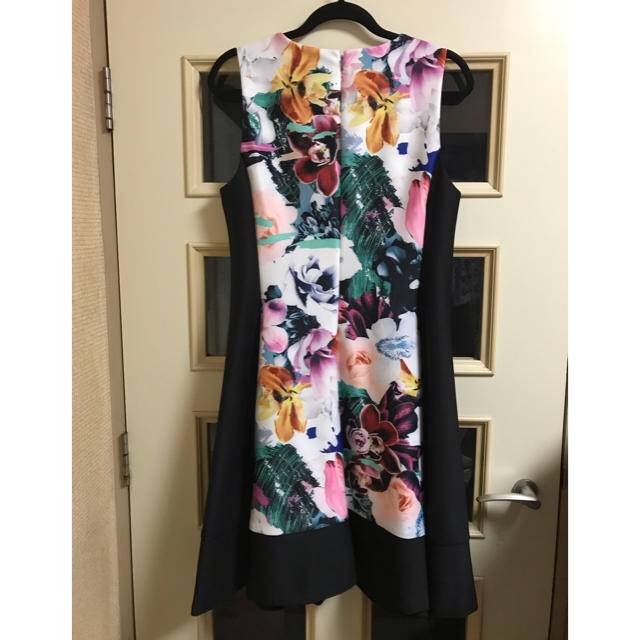 ★再値下げ❣️新品★DKNY アメリカサイズ12 花柄ワンピース