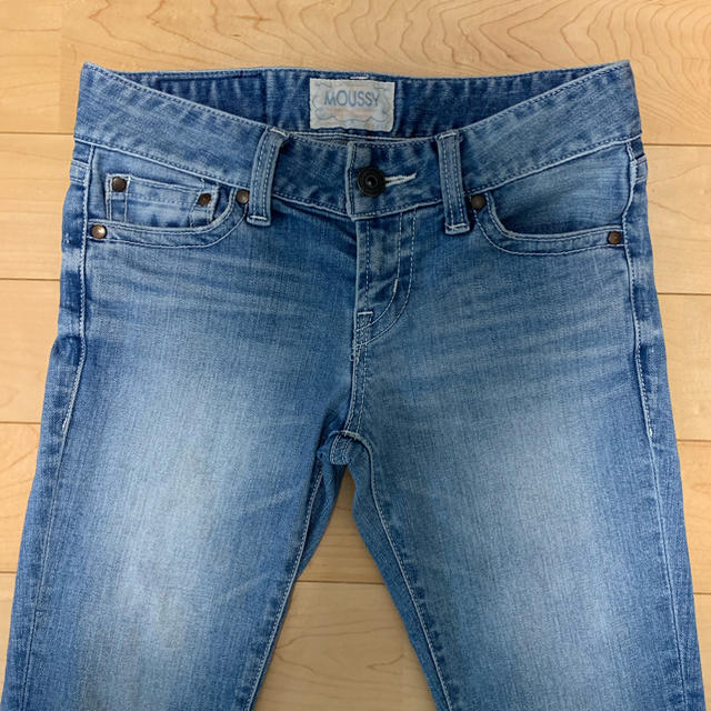 moussy(マウジー)のマウジー スキニーデニム size25  P05 レディースのパンツ(スキニーパンツ)の商品写真