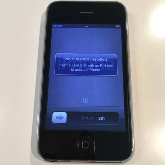 Apple(アップル)の期間限定★iPhone3GS 16GB 中古 傷あり softbank スマホ/家電/カメラのスマートフォン/携帯電話(スマートフォン本体)の商品写真