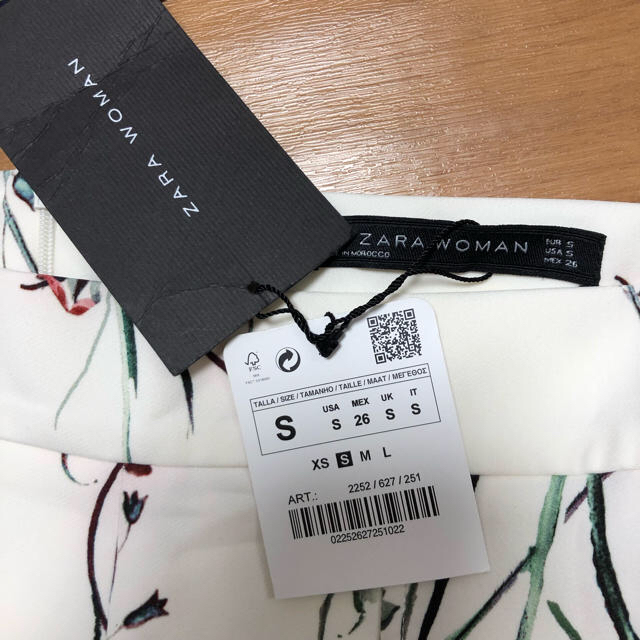 ZARA(ザラ)のザラ 花柄スカート （新品未使用） レディースのスカート(ひざ丈スカート)の商品写真