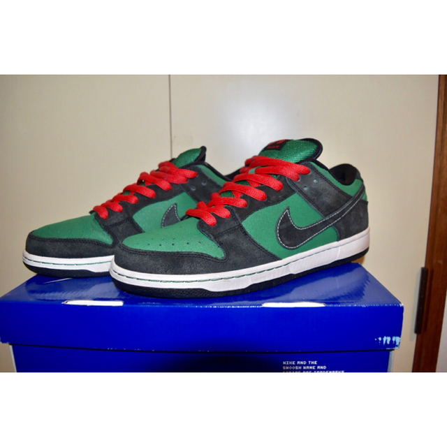 NIKE(ナイキ)のNIKE  DUNK SB LOW VAPOR + un Gucci 2足セット メンズの靴/シューズ(スニーカー)の商品写真