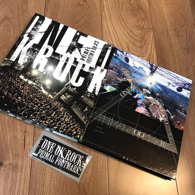 ONE OK ROCK(ワンオクロック)の再断捨離のため値下げ！激レアCD含むOORグッズセットFC本#5追加 エンタメ/ホビーのタレントグッズ(ミュージシャン)の商品写真