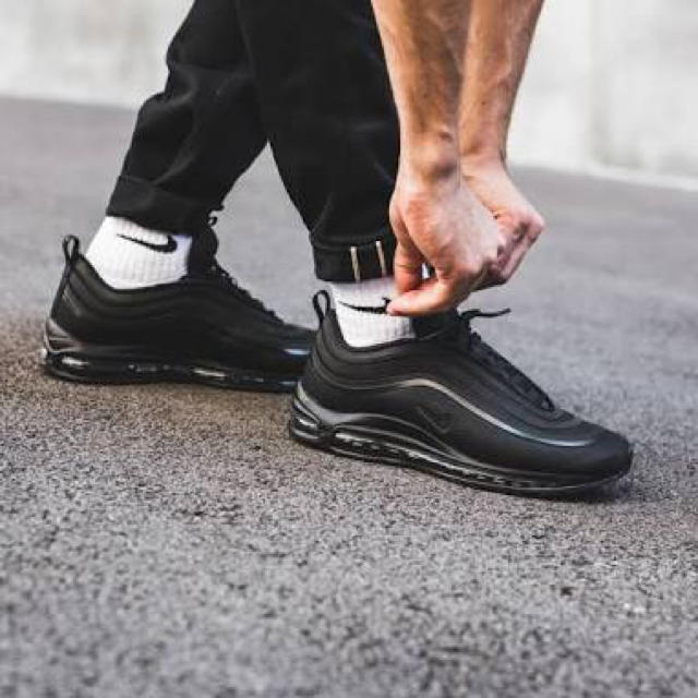 NIKE(ナイキ)のAIR MAX 97 ultra 17 Triple black メンズの靴/シューズ(スニーカー)の商品写真