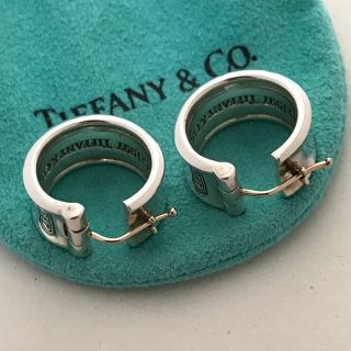 Tiffany & Co. - Tiffanyの1837ワイドフープピアスの通販 by こう ...