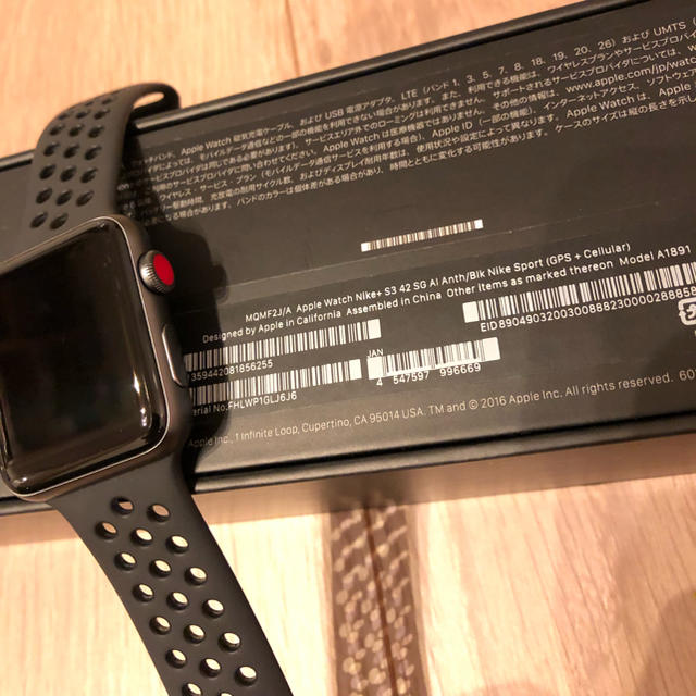 Apple Watch(アップルウォッチ)のApple Watch Nike+S3 42mm (GPS+Cellular)  メンズの時計(腕時計(デジタル))の商品写真