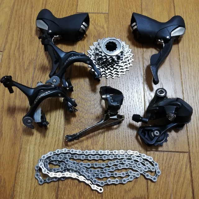 SHIMANO(シマノ)の未使用品‼　シマノ　アルテグラ　6700　セット スポーツ/アウトドアの自転車(パーツ)の商品写真