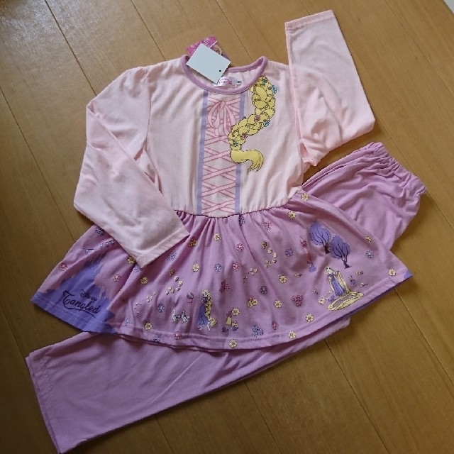 Disney(ディズニー)のDisney プリンセス パジャマ 130㎝ キッズ/ベビー/マタニティのキッズ服女の子用(90cm~)(パジャマ)の商品写真