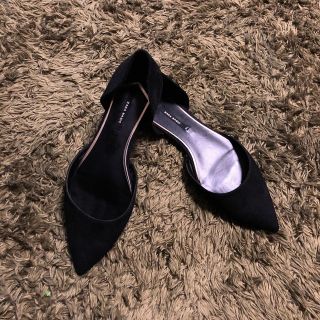 ザラ(ZARA)のZARA 美品 35(22.5cm) 黒 フラットシューズ スエード サンダル(サンダル)