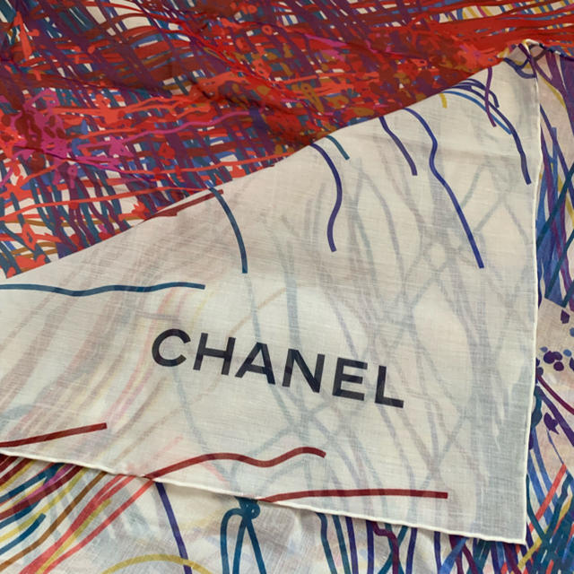 CHANEL(シャネル)の新品未使用CHANEL大判ストール CHANELパレオ 直営店顧客 レディースのファッション小物(ストール/パシュミナ)の商品写真