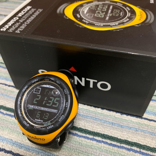 SUUNTO(スント)の志玲さま専用  スントSUUNTOベクター  イエロー メンズの時計(腕時計(デジタル))の商品写真