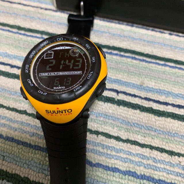 SUUNTO(スント)の志玲さま専用  スントSUUNTOベクター  イエロー メンズの時計(腕時計(デジタル))の商品写真