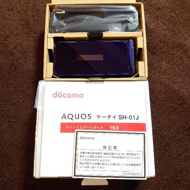 AQUOS(アクオス)のdocomo AQUOS ケータイ SH-01J スマホ/家電/カメラのスマートフォン/携帯電話(携帯電話本体)の商品写真
